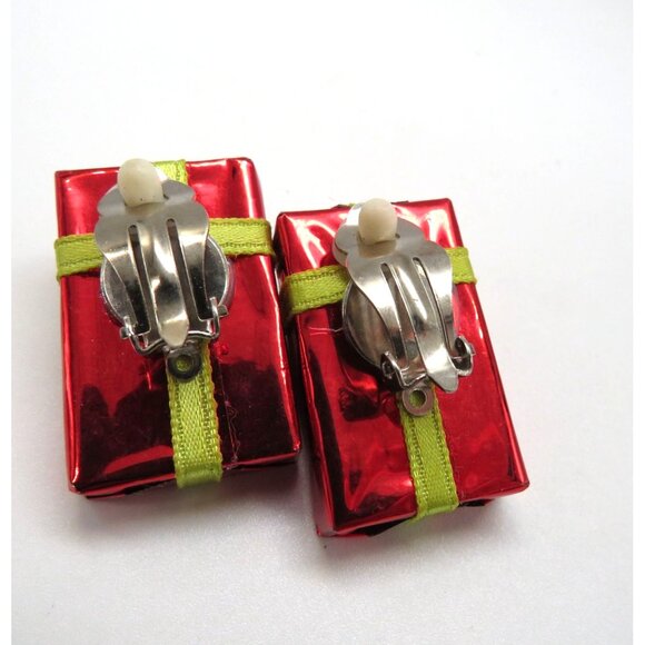 Vintage Red Gift Box Clip On Earrings Green Ribbon Bow Christmas Present - Picture 5 of 8